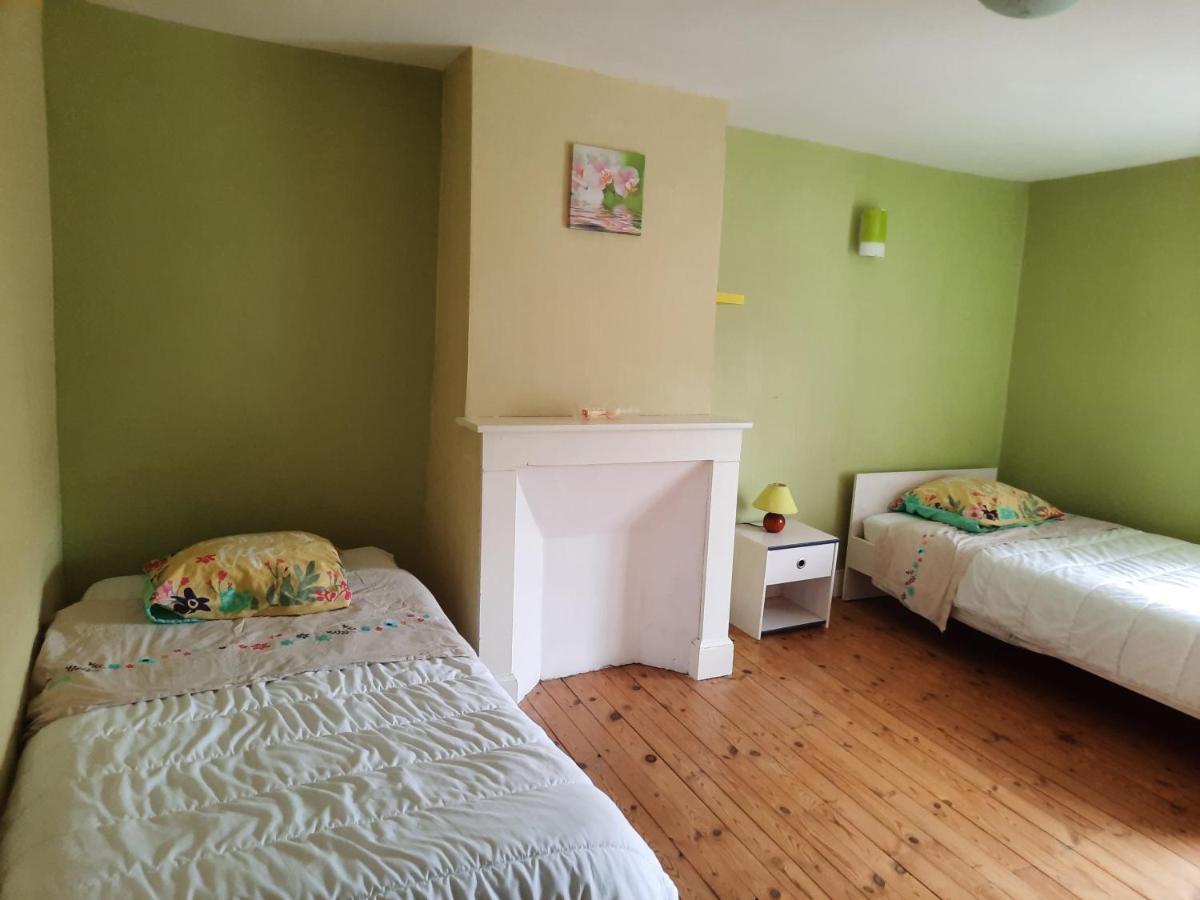 Maison Spacieuse Et Agreable Saint-Georges-de-Luzençon Εξωτερικό φωτογραφία