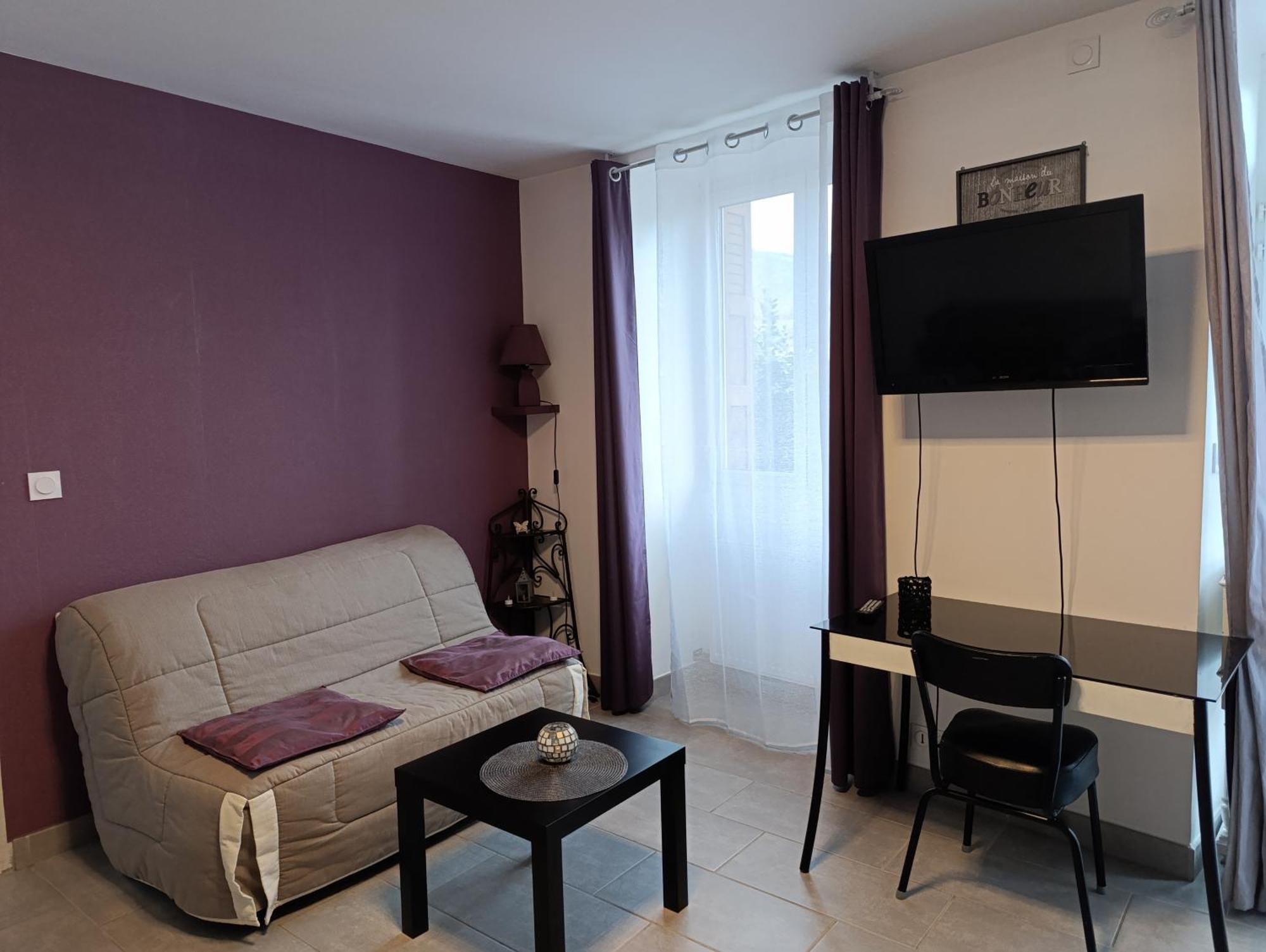 Maison Spacieuse Et Agreable Saint-Georges-de-Luzençon Εξωτερικό φωτογραφία