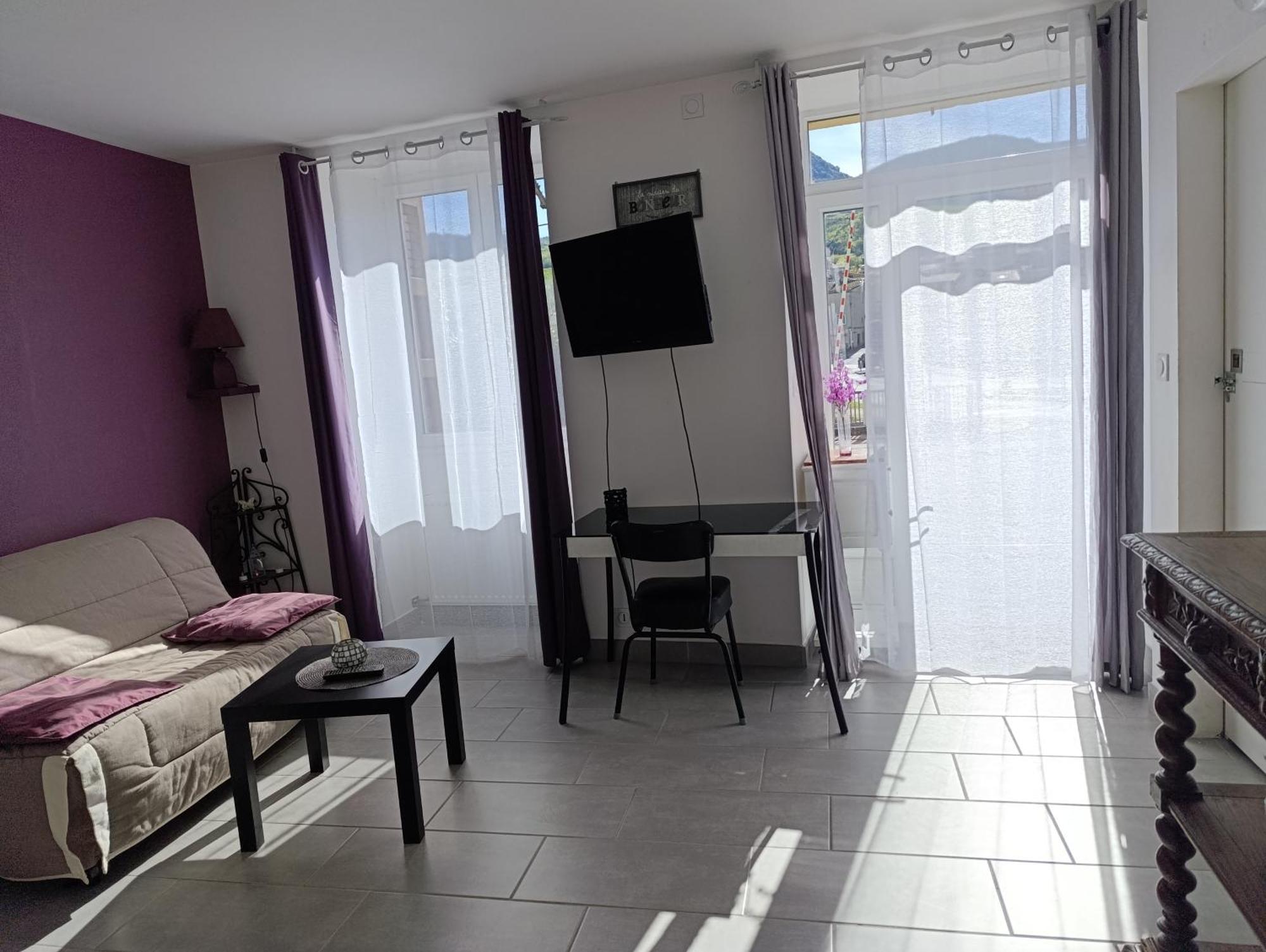 Maison Spacieuse Et Agreable Saint-Georges-de-Luzençon Εξωτερικό φωτογραφία
